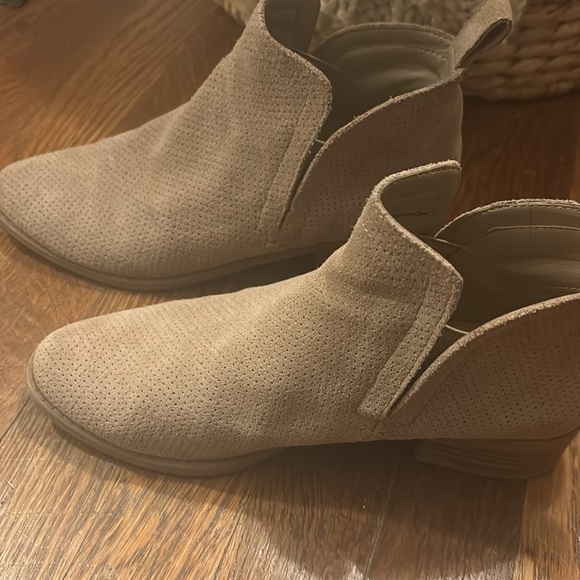 Tan booties - Picture 6 of 8